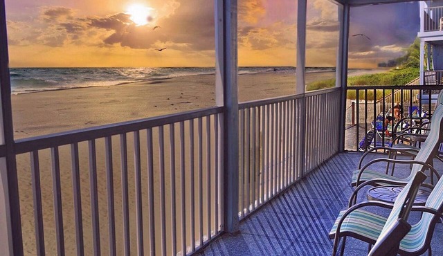 Coastal Luxury on the Gulf | Pool, Tennis & Trolley Beachfront Bliss on Anna Maria Island | Sleeps 6