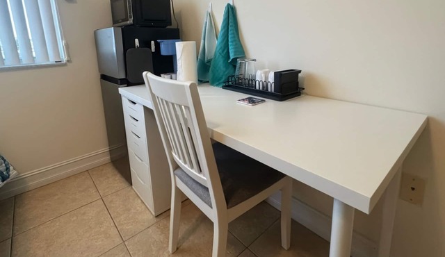 Coastal Nook – Free Parking – 1 Mi to Sand