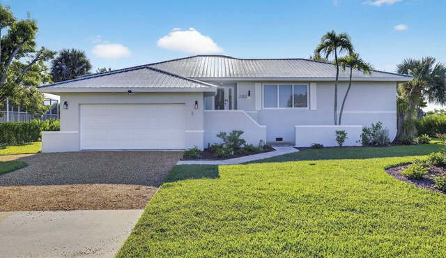 Coastal retreat! West end steps to beach!