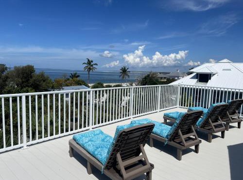 Coconut Castaway - Ocean Views, Walk to Beach, Golf Cart, Club Pool in North Captiva