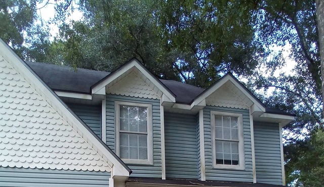 Comfy, modern stay. Close to bars and restaurants! Will have hot tub in Sept in Daphne