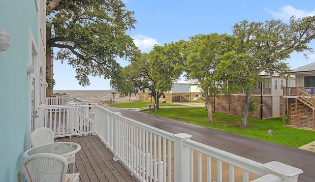 Condo w/Rooftop/Balcony Beach Views Sleeps 6