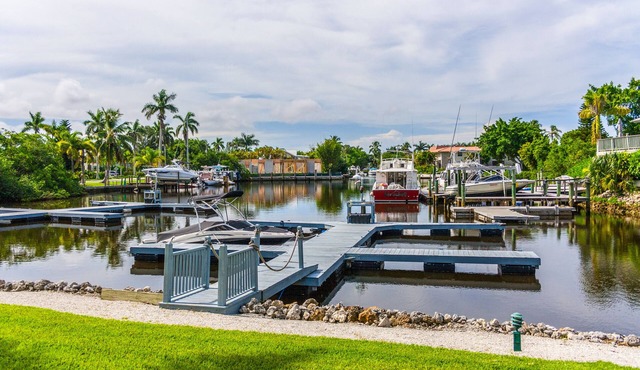 Condo with Boat Dock, 1.5 miles to beach, and 2 blocks to 5th Avenue!