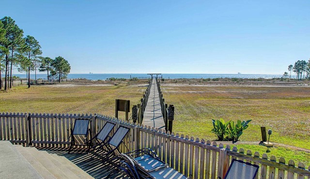 Condo with WiFi, boardwalk to beach, Gulf view, pool, & picnic area