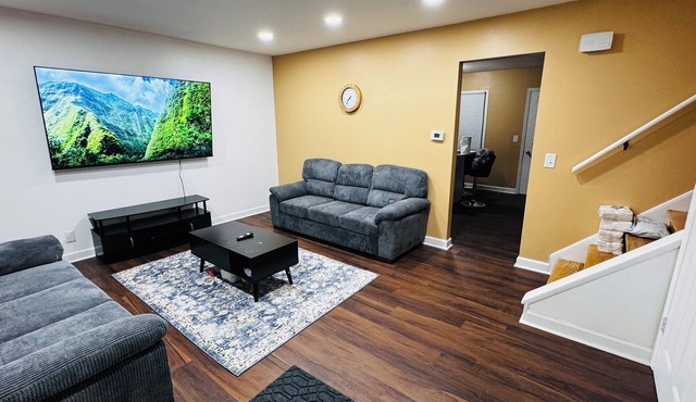 Convenient Stay near Chicago O’hare Airport King Beds in Des Plaines