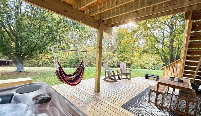 Converted Barn with Hot Tub and Escape Room in Bloomington