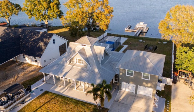 Costa 3-4BD LakeFront Residence - Peace - Views