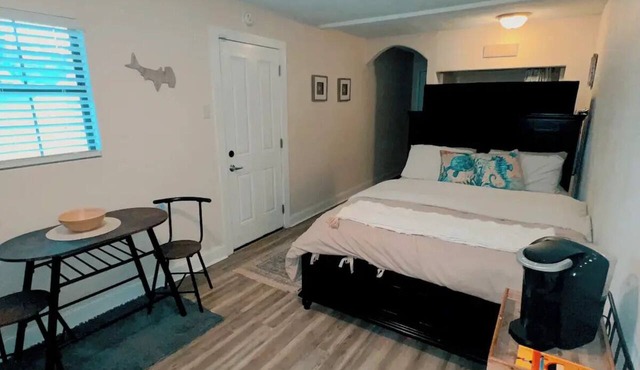Cozy 1-bedroom Guest House