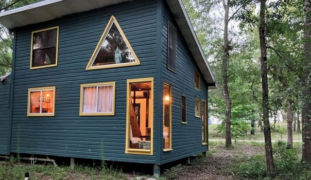 Cozy 1 bedroom with loft cabin in High Springs 7 minutes from Ginnie Springs