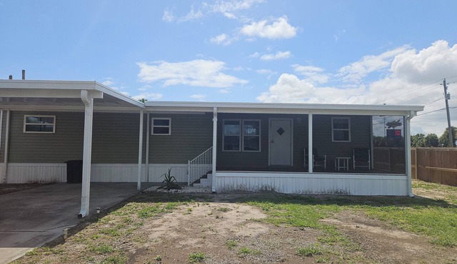 Cozy 2-bedroom house perfect for travel nurses or traveling fisherman!