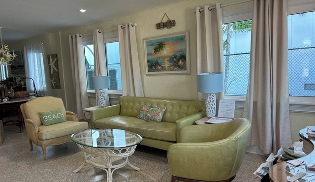 Cozy 2Bd+2 Ba beach cottage; scrnd FL rm, 5min thru dune to bch; VR22-00059