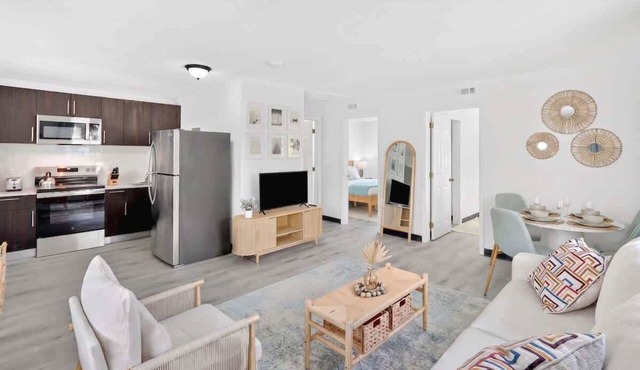 Cozy 2BR Near Beach, Airport & Cruise Port