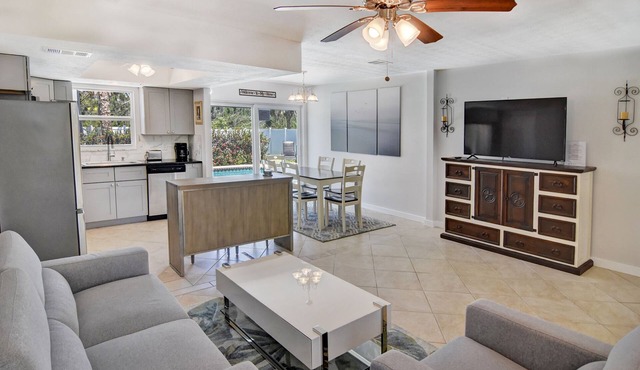 Cozy and warm 3-bedroom cottage with a pool in the island