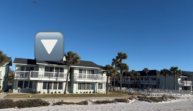 Cozy Beach Front townhome in marvelous Belleair Beach, Sleeps up to 6 Guests in Belleair Beach
