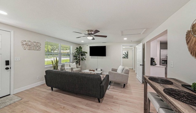 Cozy, comfortable, and fully remodeled lovely home in friendly Zephyrhills