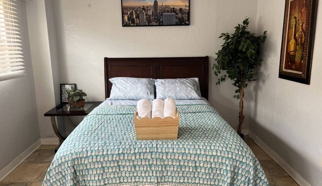 Cozy & comfortable Guest house Near Hard Rock Stadium