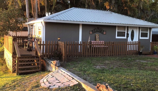 Cozy cottage in charming St. Cloud perfect for your getaway. in St. Cloud