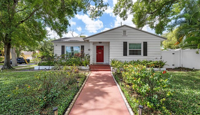Cozy Cottage Walkable to Bay & Parks