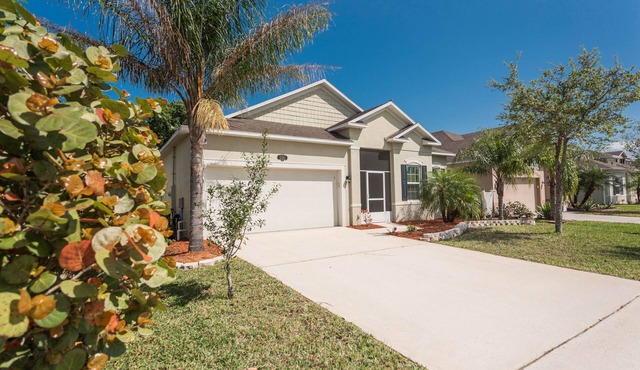 Cozy Creek Retreat - mins from beaches, rockets, theme parks