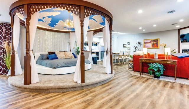Cozy Flushing Studio w/Deck & Fireplace! in Flushing