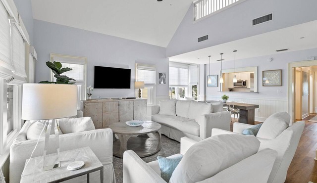 Cozy Gulf View Condo Near the Beach
