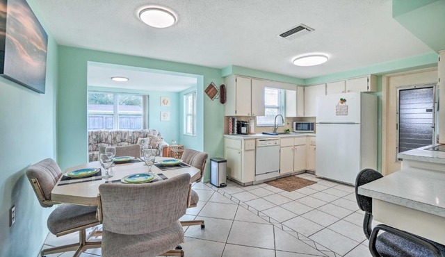 Cozy Holiday Home w/Yard ~ 5 Mi to Beach!