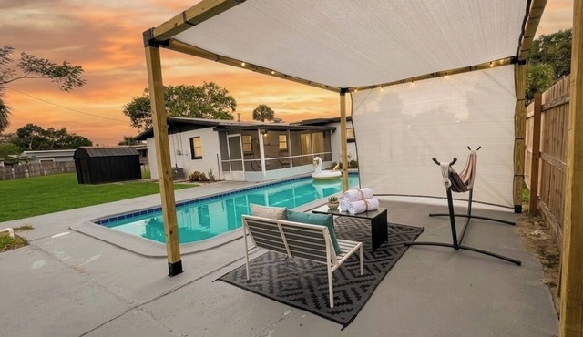 Cozy Little Villa in the Heart of CoCoa 15 min from cruise terminal, Beaches,