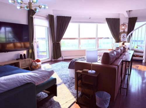Cozy Panoramic Lake and Lift Bridge Views in Duluth