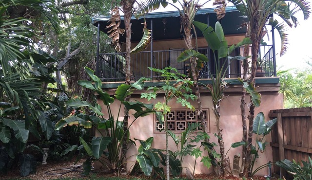 Cozy & private with private yard in Fort Lauderdale
