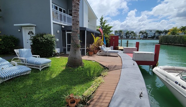 Cozy, quiet waterfront property w/kayak and 30' dock and 80' of waterfront
