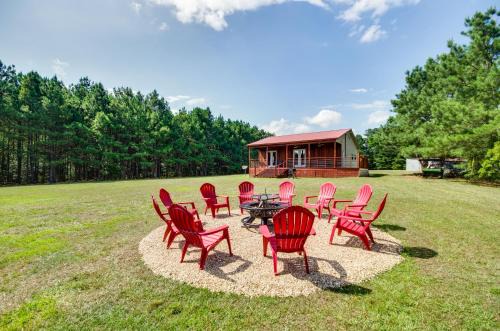 Cozy Summit Cabin w/Hiking Trails & Fishing Pond!