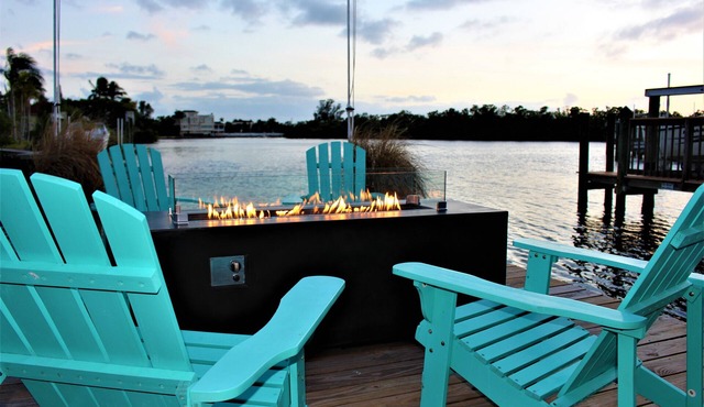 Cozy Waterfront King Studio with Private Balcony in Bonita Springs