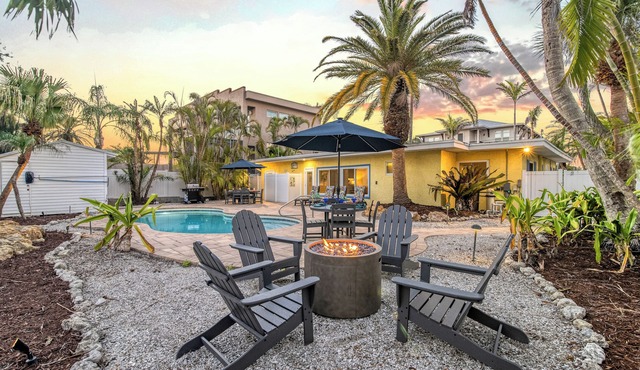 🌴 Crescent Cottage | Private Pool, Pet Friendly, Walk to Crescent Beach