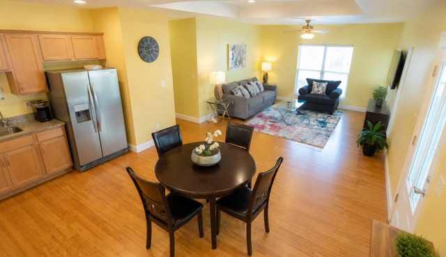 Crew Stay 3BR · Near Chevron & Ingalls · Kitchen
