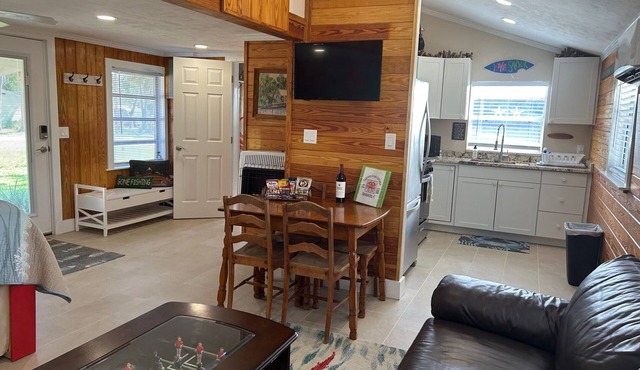 Cypress Crab Cottage in Steinhatchee! 1 bed, 1 bath, screen porch, full kitchen in Steinhatchee