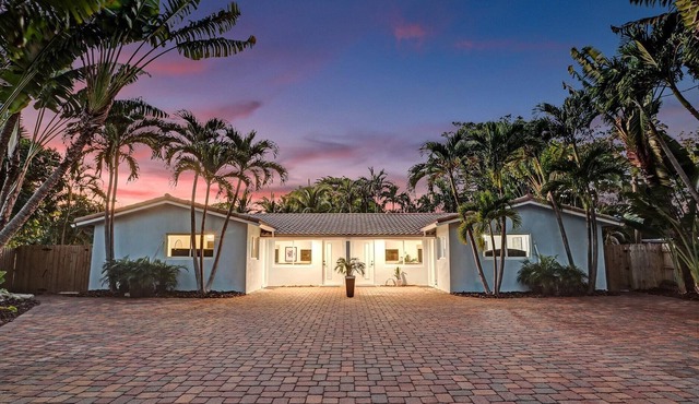 Deluxe 3/2 Duplex w/Jacuzzi in Wilton Manors