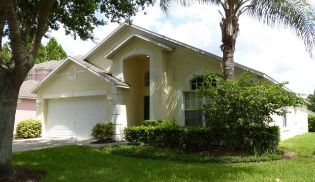 Deluxe 4 bed 3 bath pool home at the gated community of The Manors, Westridge near Disney, Orlando