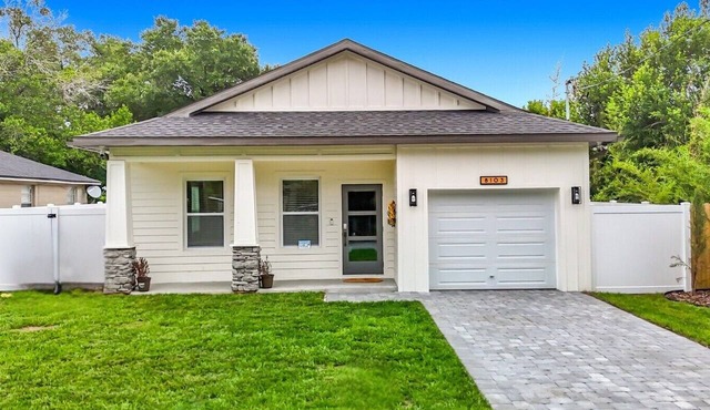 Designer 4 BR with Outdoor Retreat