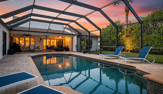 Designer NAPLES home w/POOL, total PRIVACY, near BEACH, SUMMER DISCOUNTS