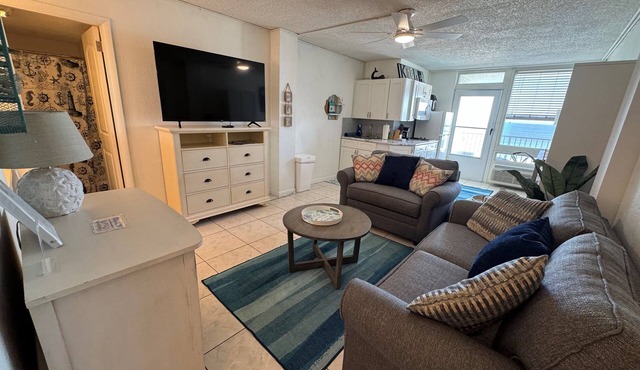 Direct ocean front view 1 bedroom 2 Pools