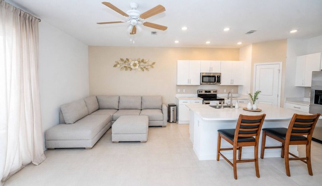 Disney Area Townhome Minutes to Parks Sleeps 7