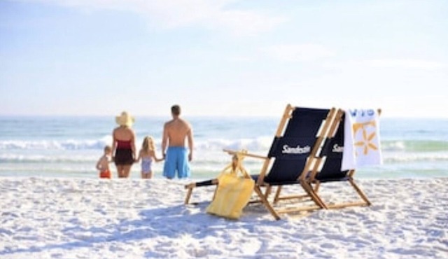 Dog Friendly🐾 Beachside Resort🏖️Golf Cart ⛳️ Community Pool 🏊‍♀️ Close to shopping 🛍️ in Miramar Beach