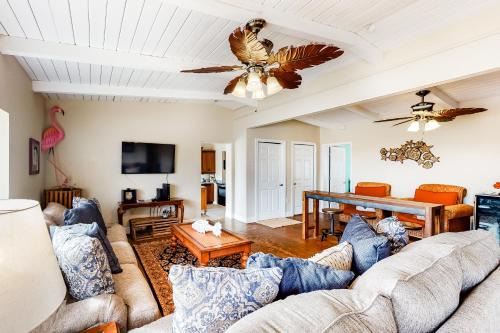 Dog-friendly beach home with expansive deck amazing views & outdoor shower