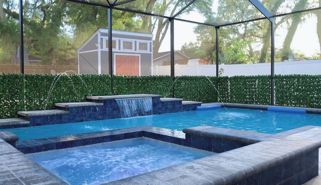 Downtown Tampa Oasis with Volleyball, HotTub, Pool