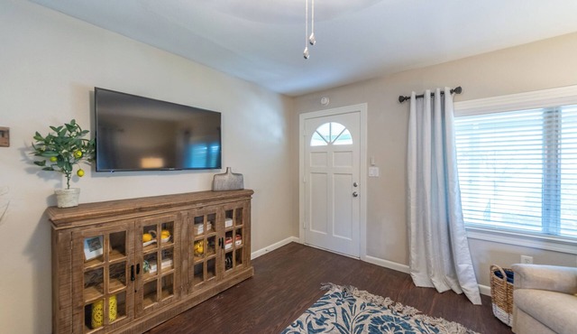 Downtown Winter Garden bungalow with private putting green and fire pit