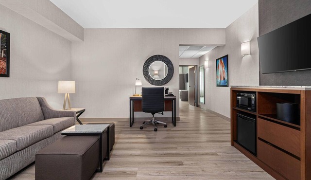 Drury Plaza Hotel Mobile