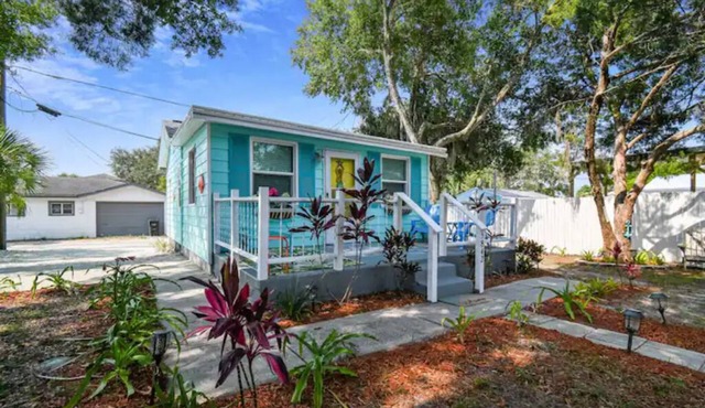 East Riverside Downtown Bungalow