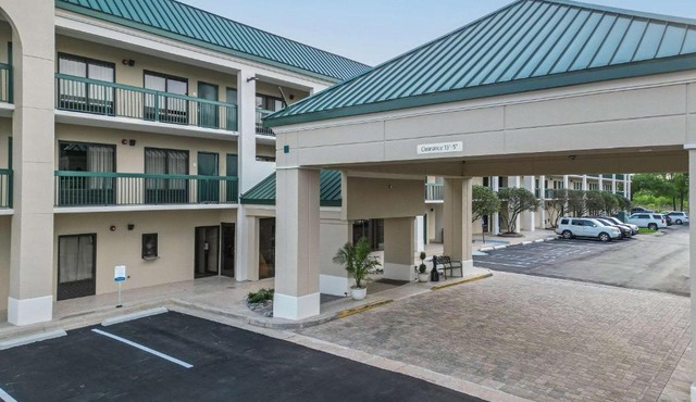 Econo Lodge Inn & Suites Foley-North Gulf Shores