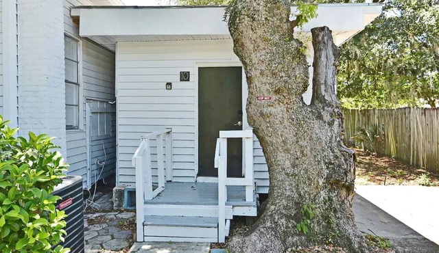 Efficiency Apt #6 Near Downtown & Bike Trail