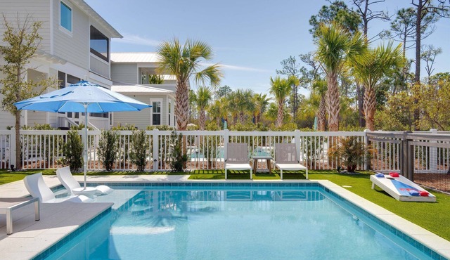 Elegant 5BR 30A Retreat Private Saltwater Pool Golf Cart & Bikes